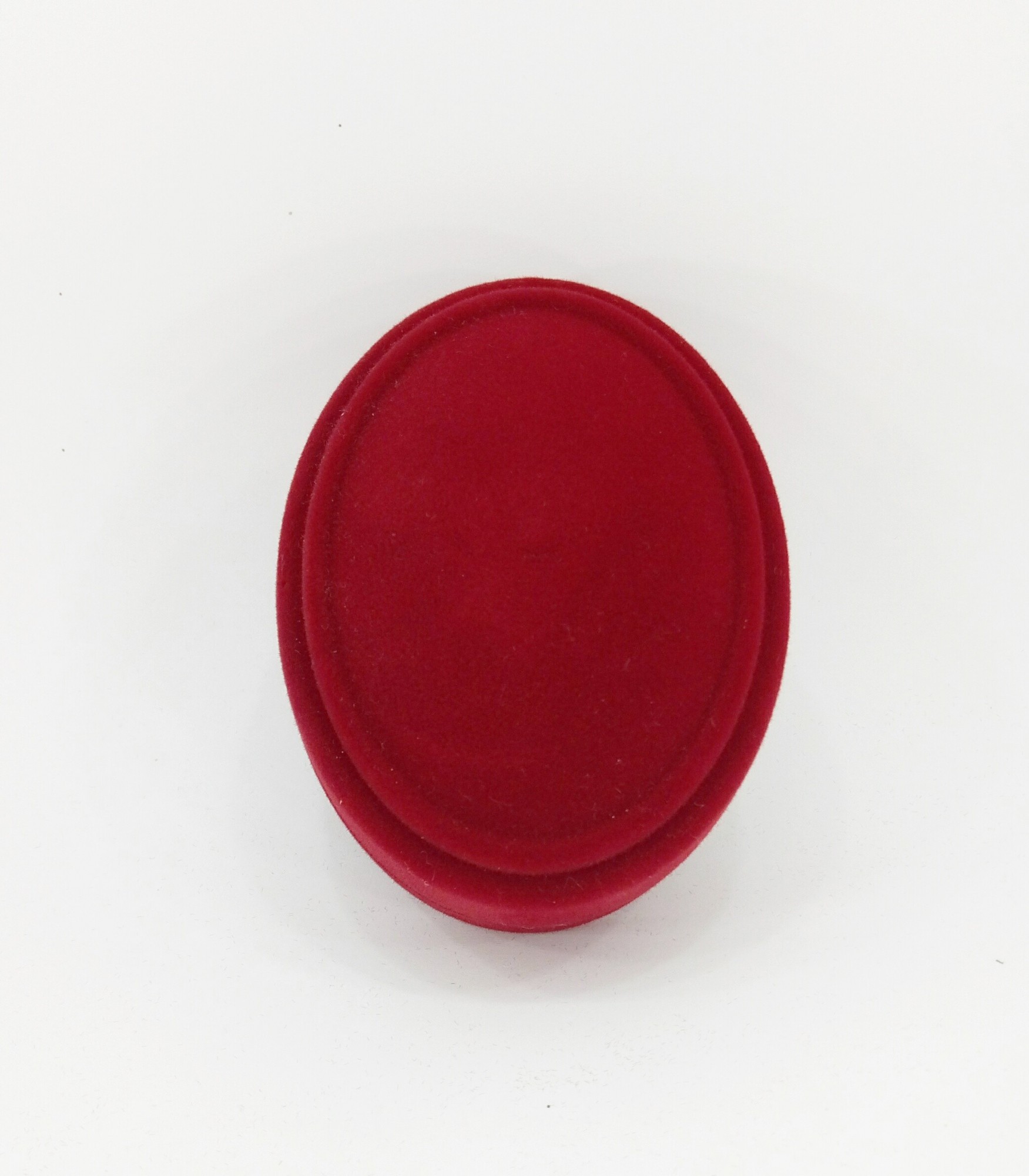 

Футляр "ОВАЛ" красный для комплекта (кольцо,серьги,подвес) (1037/9)