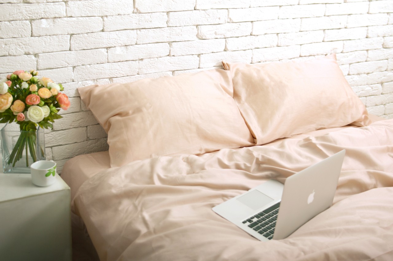 

Семейный комплект постельного белья Сатин Люкс с Простыней на Резинке для Евро-подушки