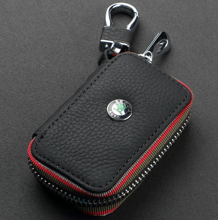 

Автомобильная ключница чехол брелок AksKar Key LUX для авто ключей с логотипом Skoda натуральная кожа
