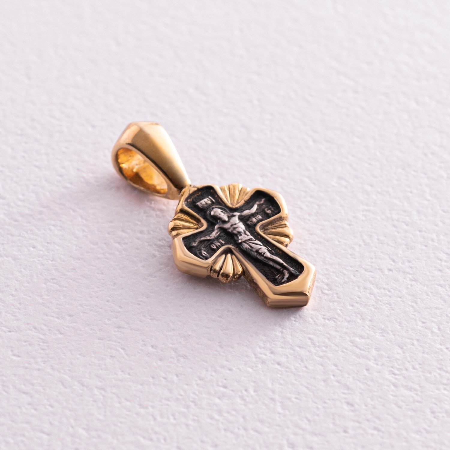 

Серебряный крестик (позолота, чернение) 132757 Оникс