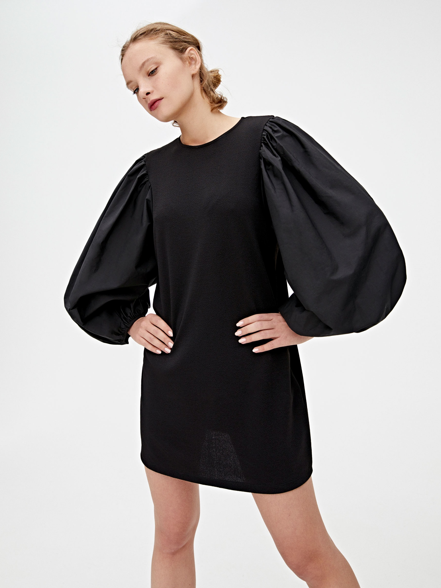 

Платье Pull & Bear 5391/312/800  Черное, Платье Pull & Bear 5391/312/800 S Черное