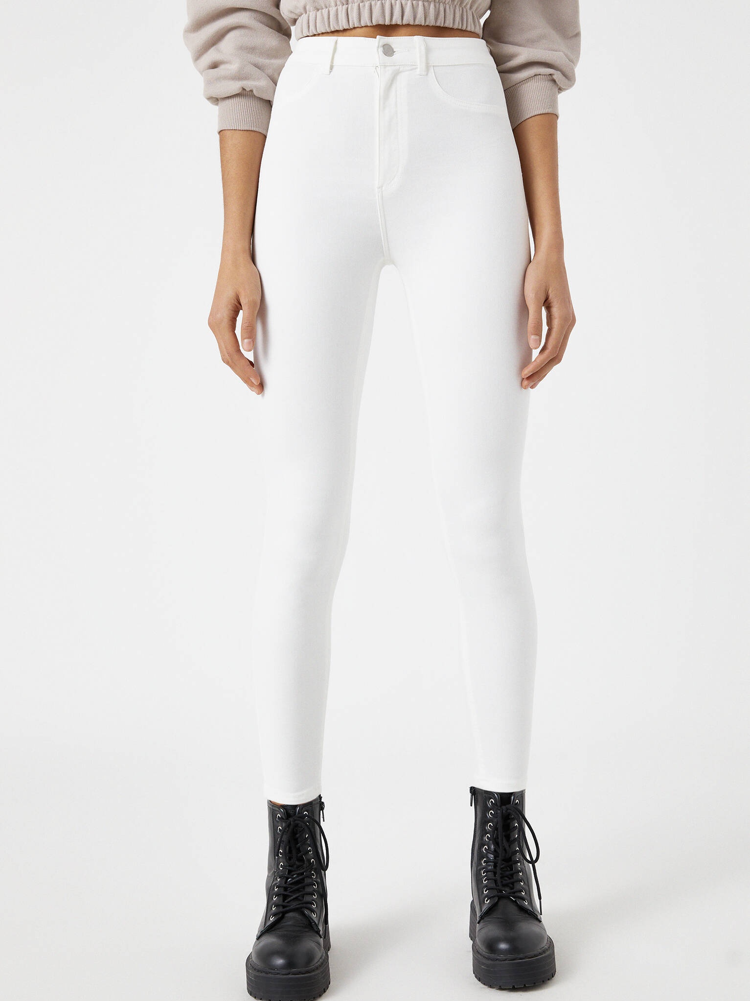 

Джинсы Pull & Bear 5684/305/250  Белые, Джинсы Pull & Bear 5684/305/250 38 Белые