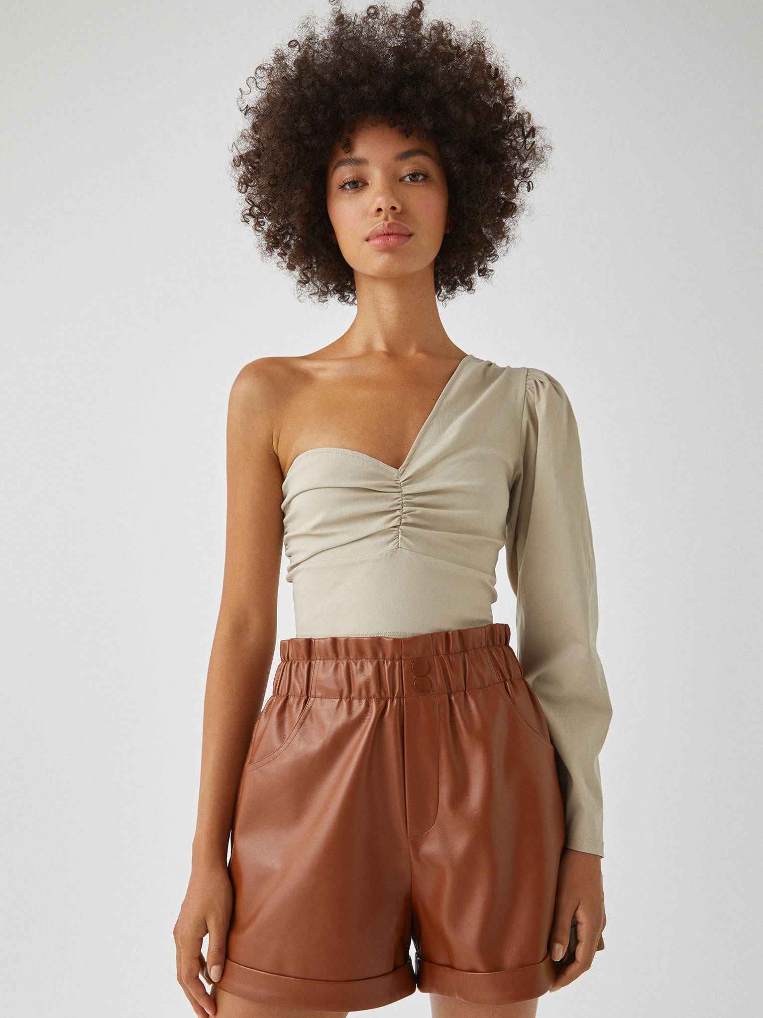 

Топ Pull & Bear 9244/394/746  Бежевый, Топ Pull & Bear 9244/394/746 L Бежевый