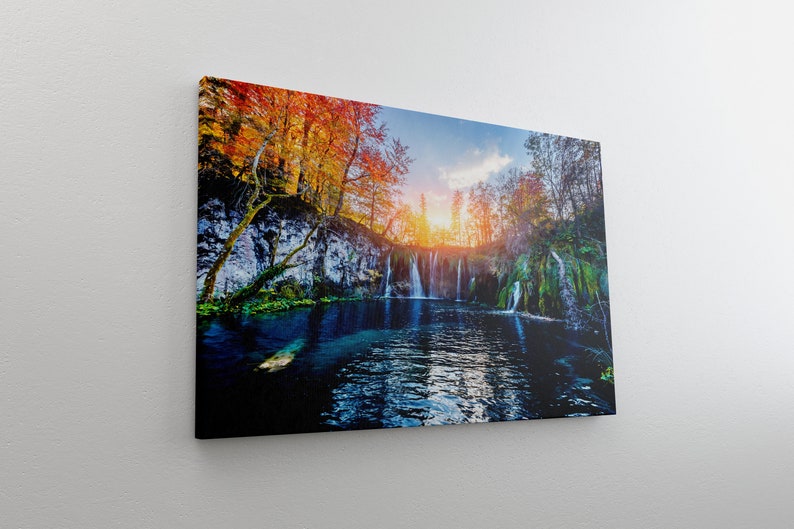 

Картина на холсте Озеро и водопад51x34 см (351)