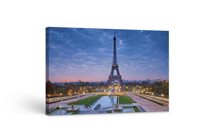 

Картина на холсте Вечерняя Эйфелевая башня51x34 см (264)