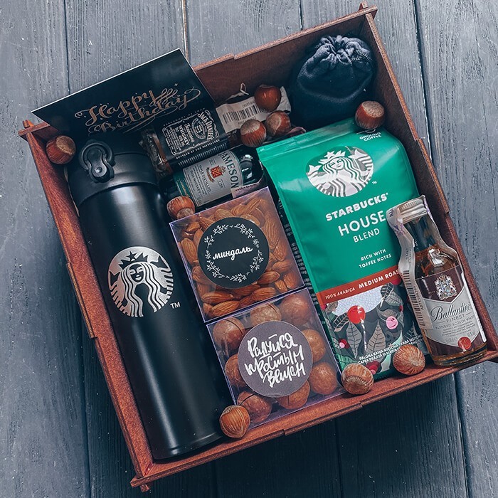 

Подарочный набор для мужчины, парня "Ореховый" со сладостями, алкоголем и термокружкой "Starbucks", для дня рождения или просто в подарок