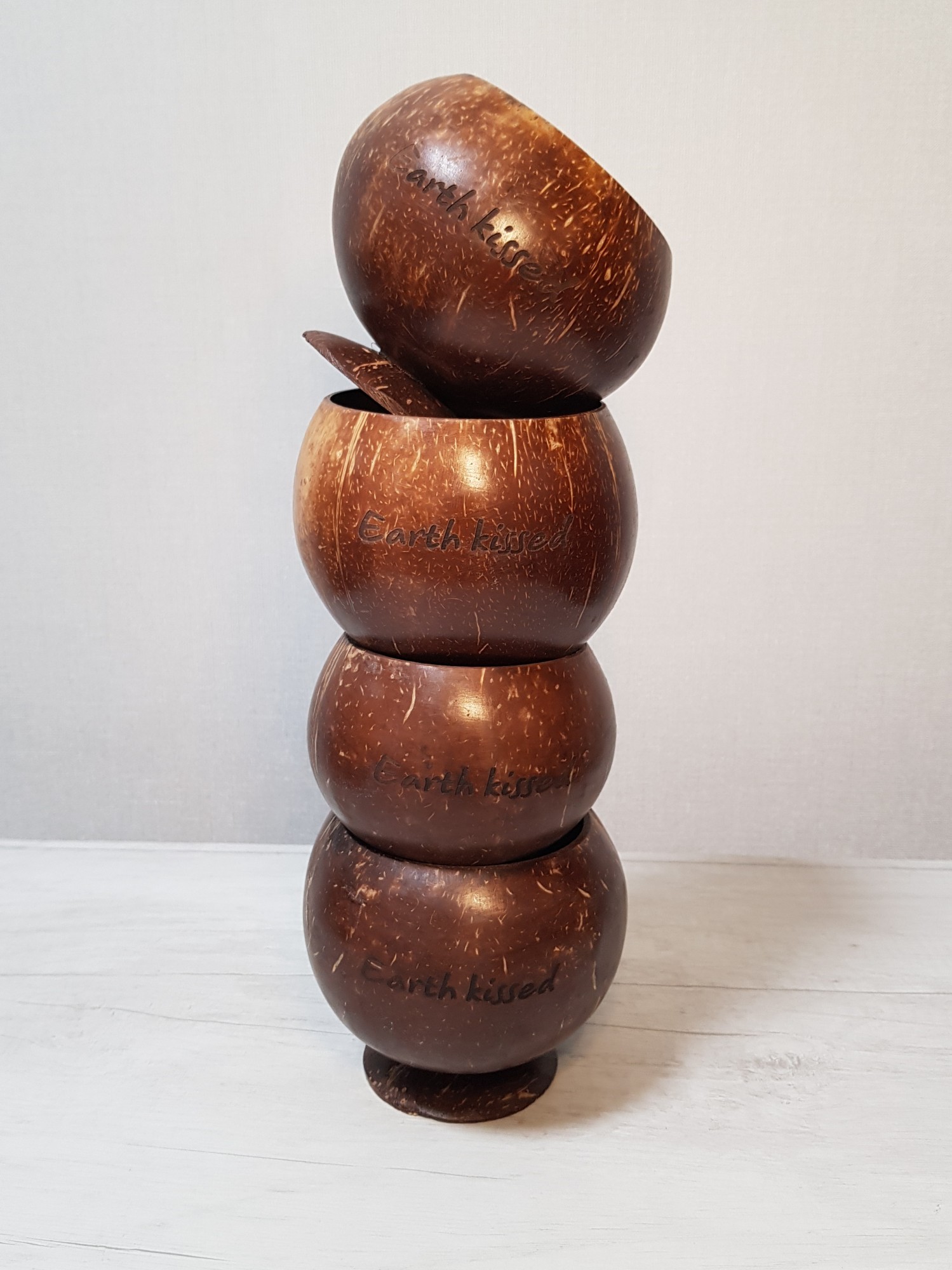 

Набор бокалов 4шт из ореха кокоса EcoFormat 250-300 мл Earth kissed