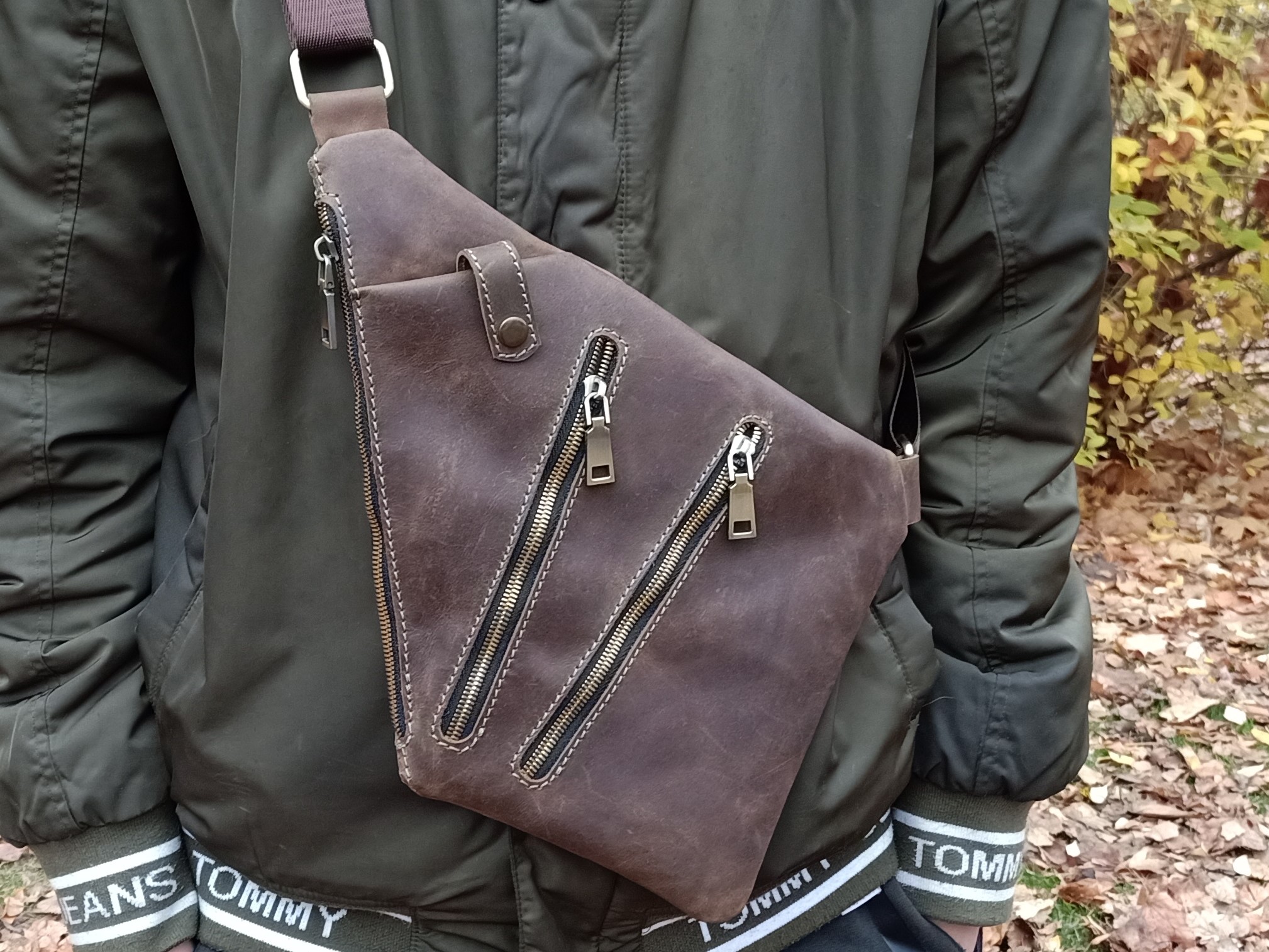 

Кожаная сумка-слинг Roman&Litvin с40 Оливковый