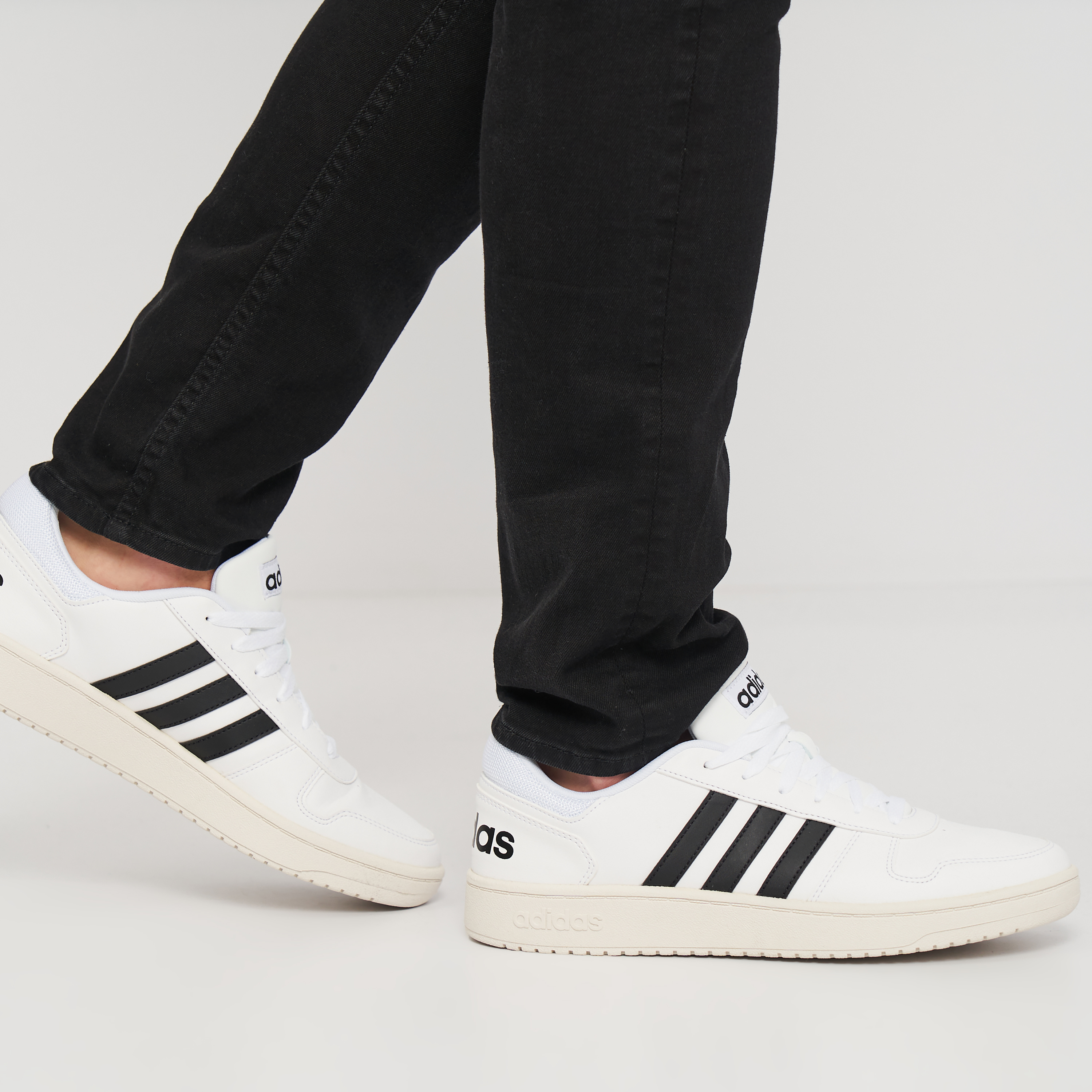 

Кеды Adidas Hoops 2.0 FY8629 42 (8UK) 26.5 см Ftwwht/Cblack/Ftwwht