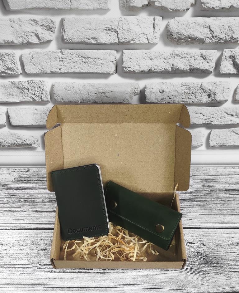 

Подарочный набор DNK Leather №11 (ключница + обложка на права, ID паспорт) зеленый