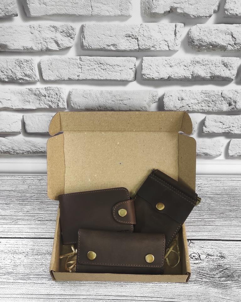 

Подарочный набор DNK Leather №18 (зажим + картхолдер + ключница) коричневый