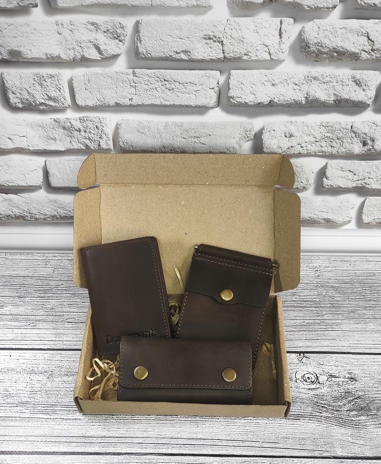 

Подарочный набор DNK Leather №9 (зажим + обложка на права, ID паспорт + ключница) коричневый
