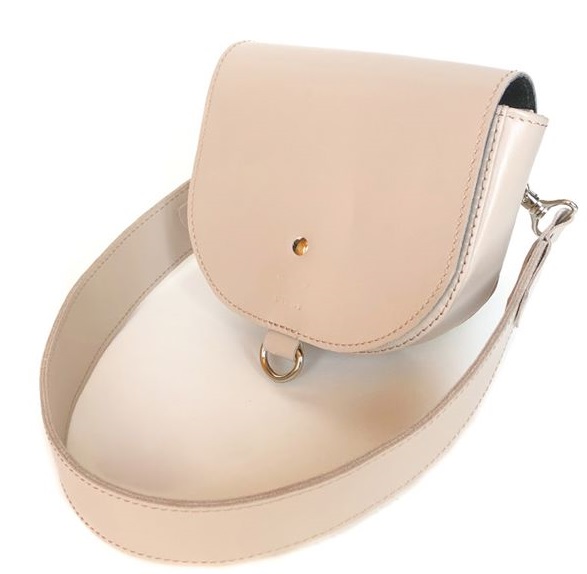 

Сумка женская кожаная The Wings RUBY S бежевая TW-Ruby-small-beige-ksr