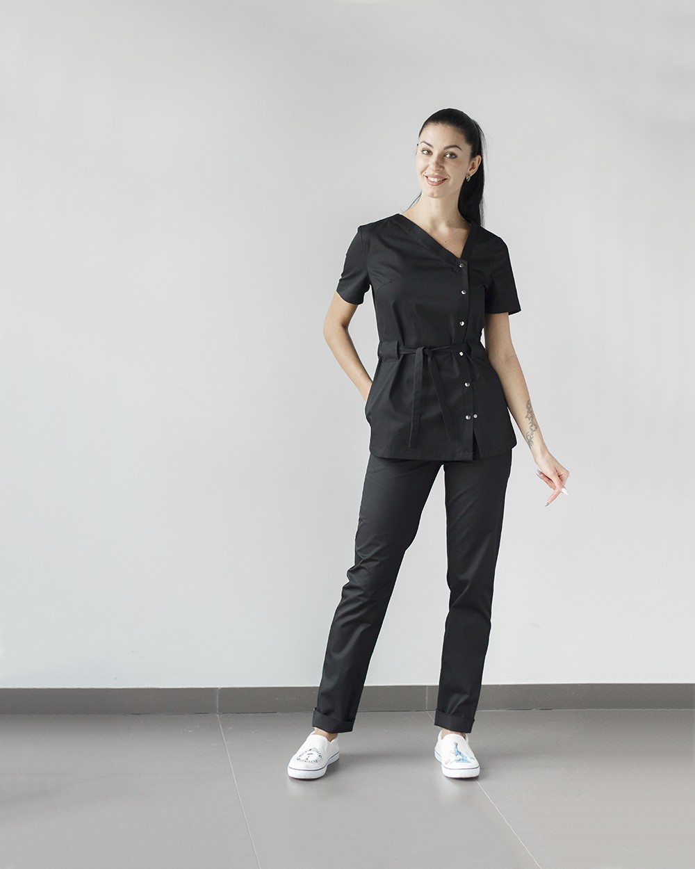 

Медицинский женский костюм Наоми (черный) 018 (40/54) размер, Медицинский женский костюм Наоми (черный) 018 (40/54) размер 52