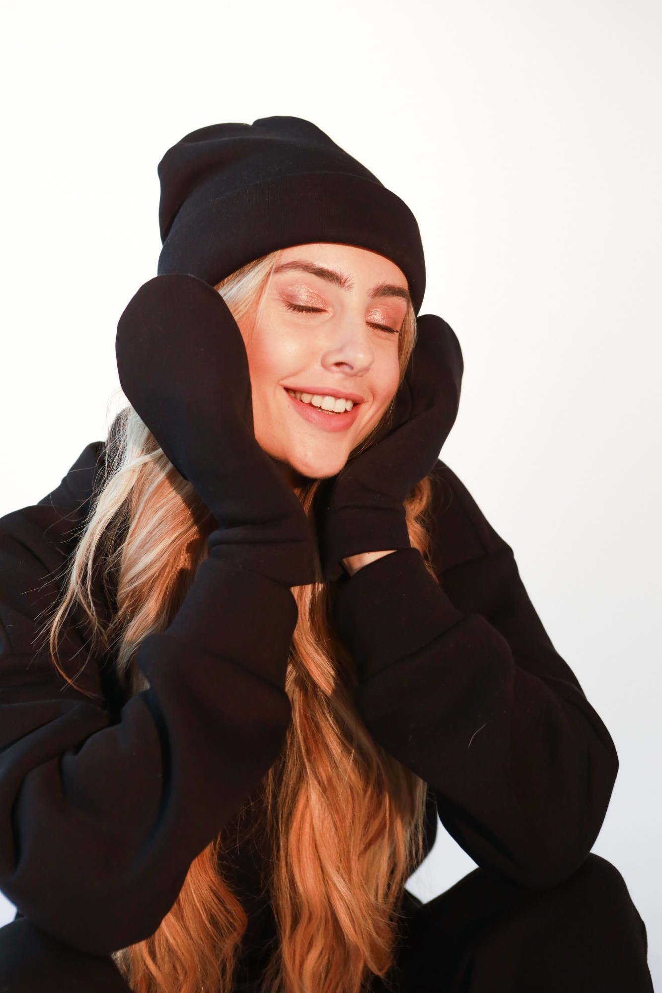 

Зимний комплект Asalart Pixie (шапка + варежки)  Черный 557060, Зимний комплект Asalart Pixie (шапка + варежки) One Size Черный 557060