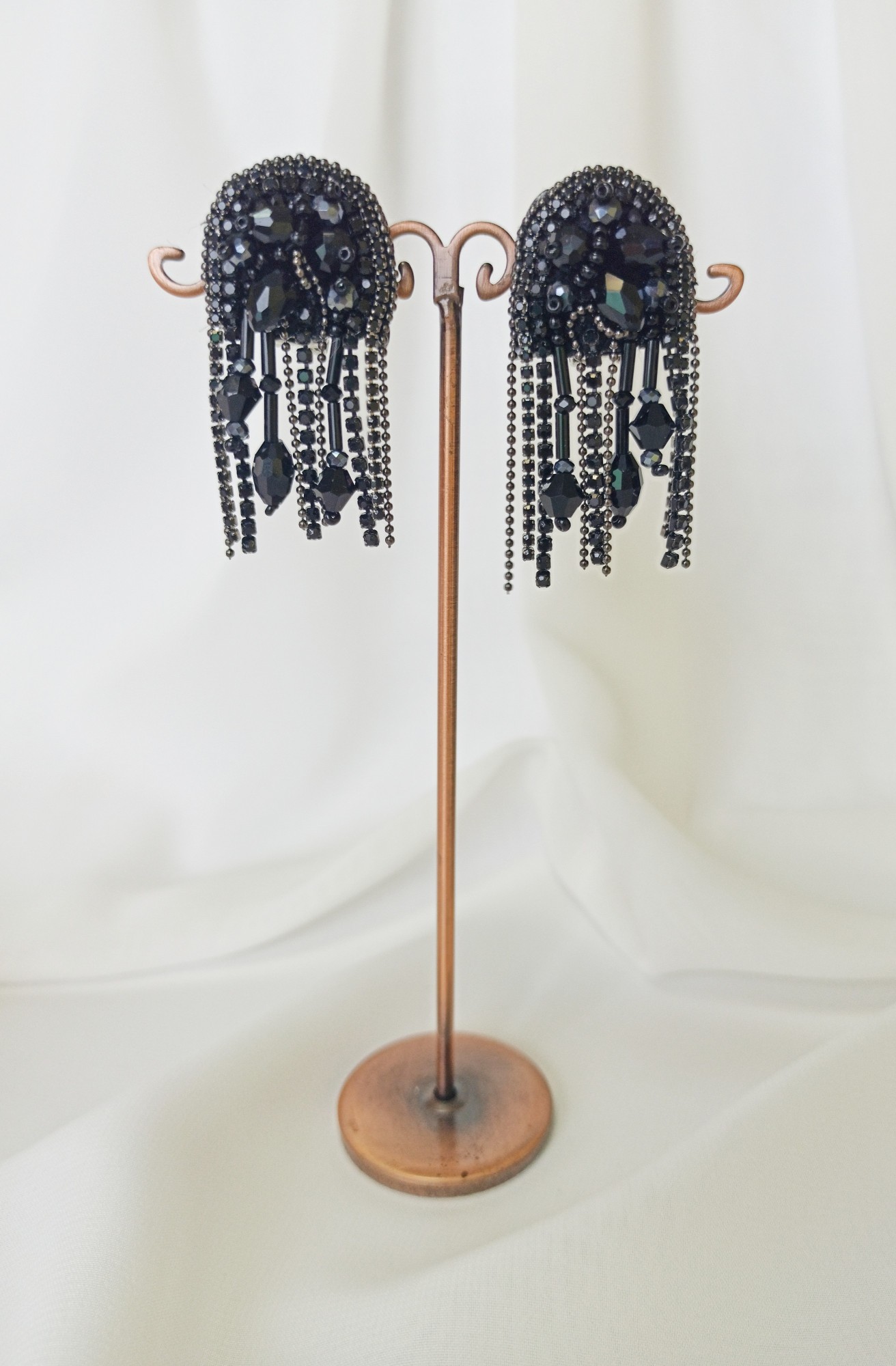 

Серьги Ksenija Vitali Black pearl asymmetric SB-43