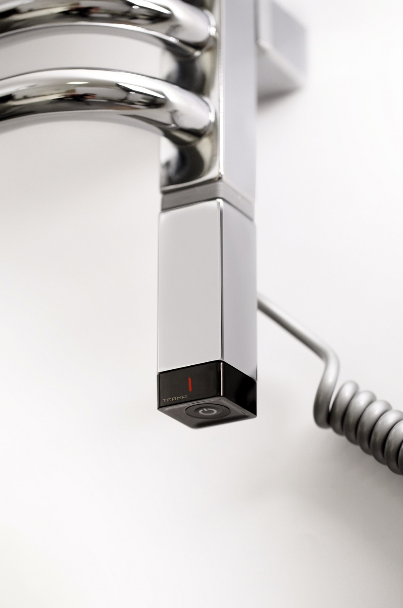 

ТЭН у полотенцесушитель Terma ONE 30x30 с регулятором, хром (chrome) 600 Вт