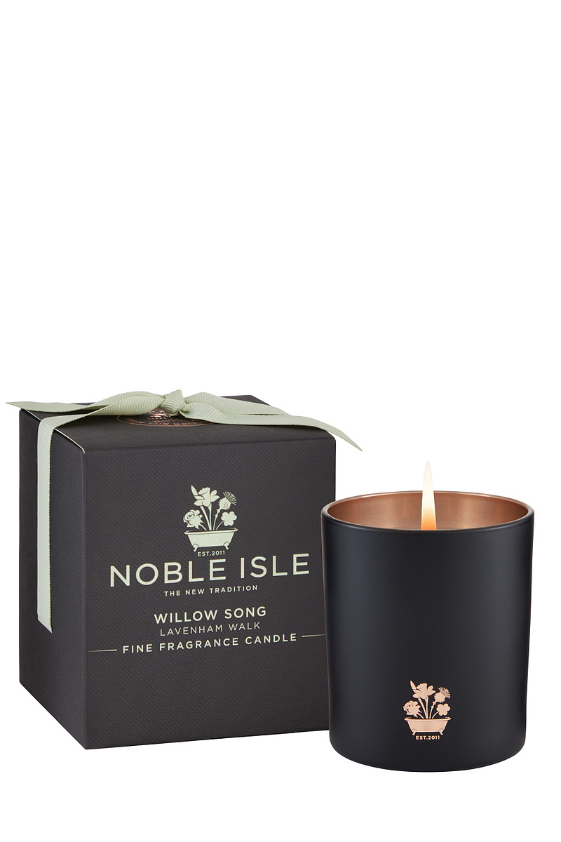 

Аромасвеча Noble Isle Willow Song Black 190 г