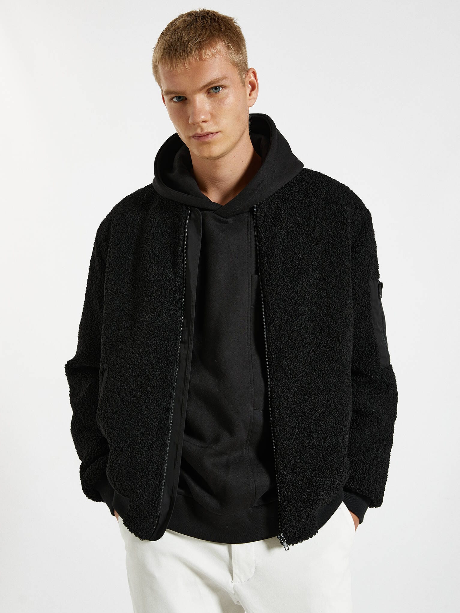 

Бомбер Pull & Bear 9710/541/800 XL Черный