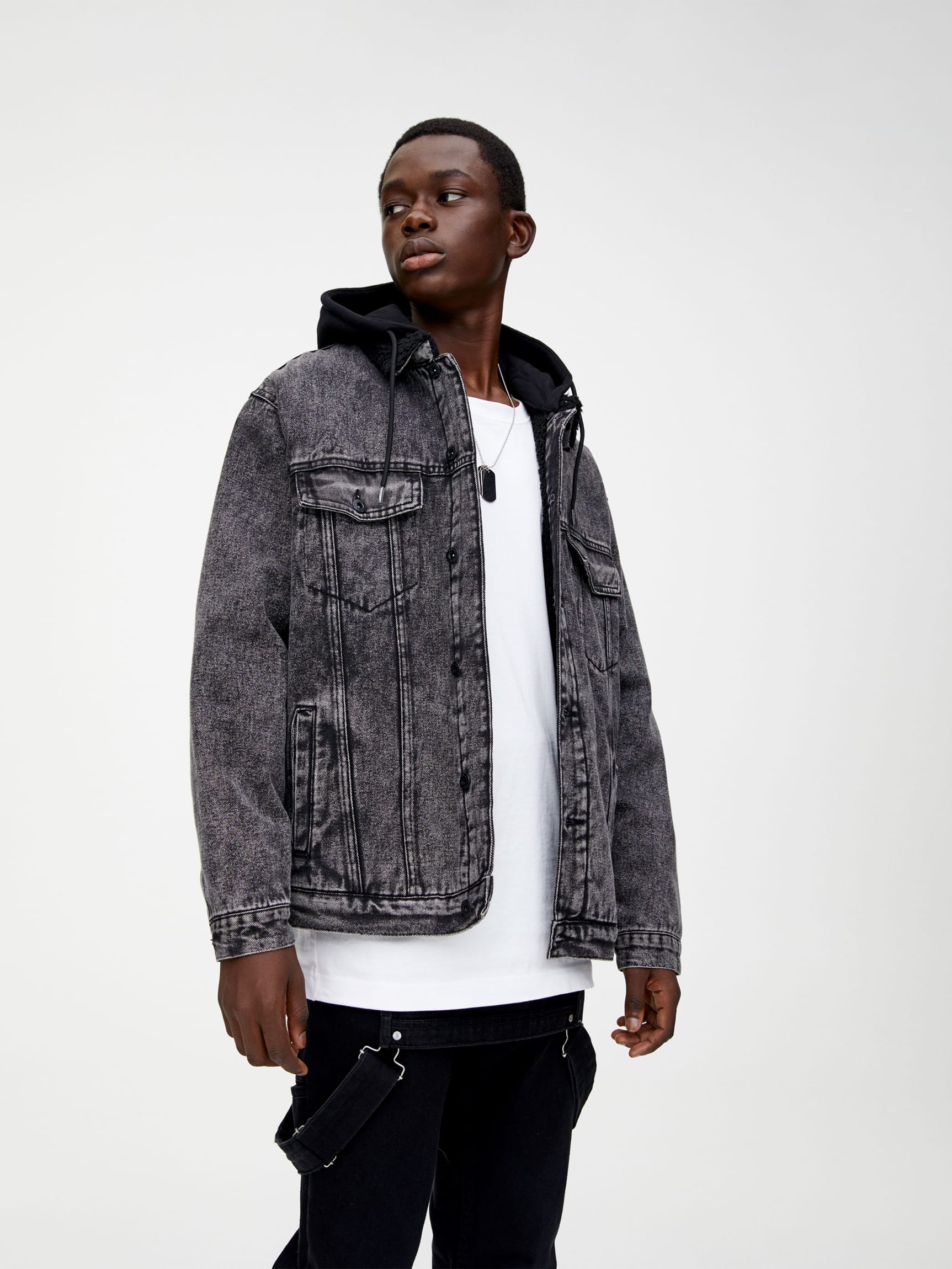 

Джинсовая куртка Pull & Bear 9716/517/833 M Серая джинс