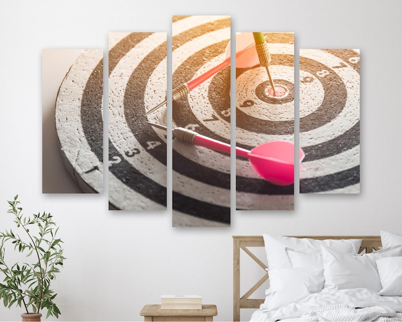 

Модульная картина на холсте из пяти частей Дротики и доска для дартса 112x68 см