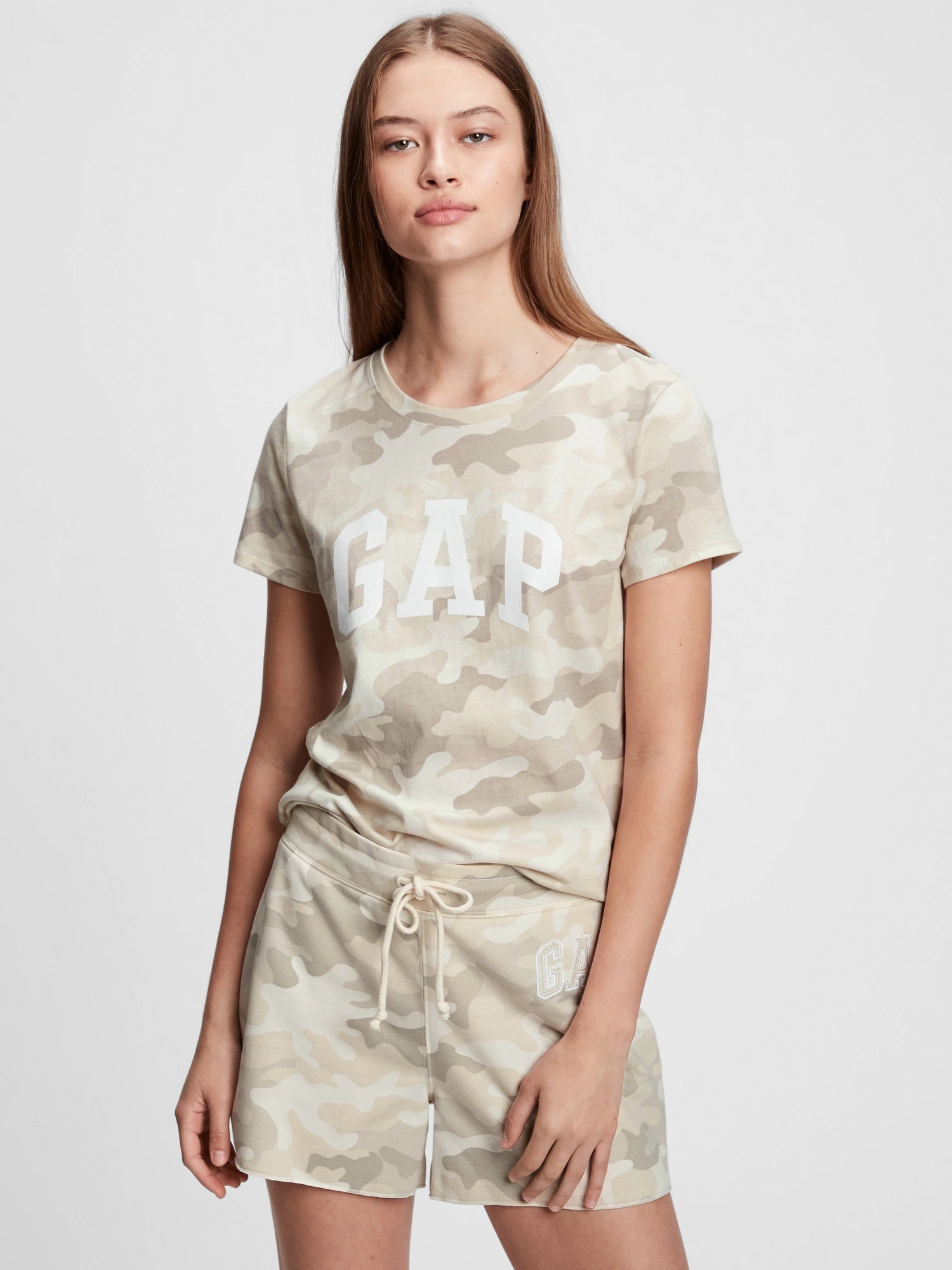 

Спортивный костюм GAP шорты и футболка 1159757810 (Бежевый, XXL)