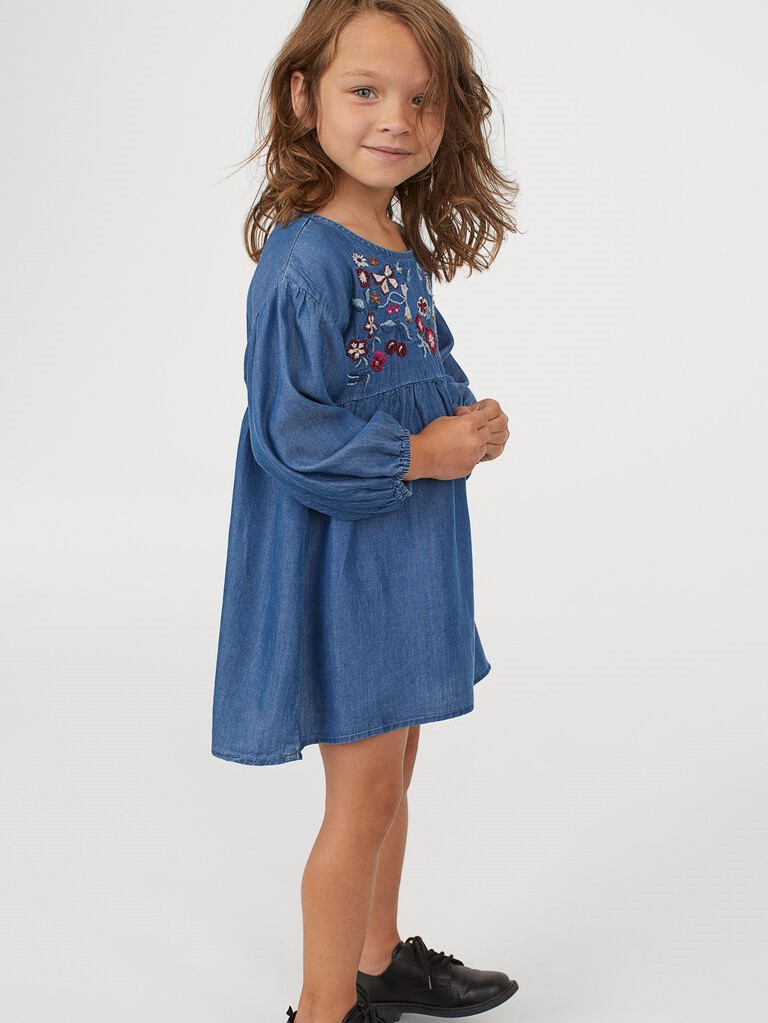 

Платье H&M 11-0796601-001 128 см Синее (СА2000001887431)