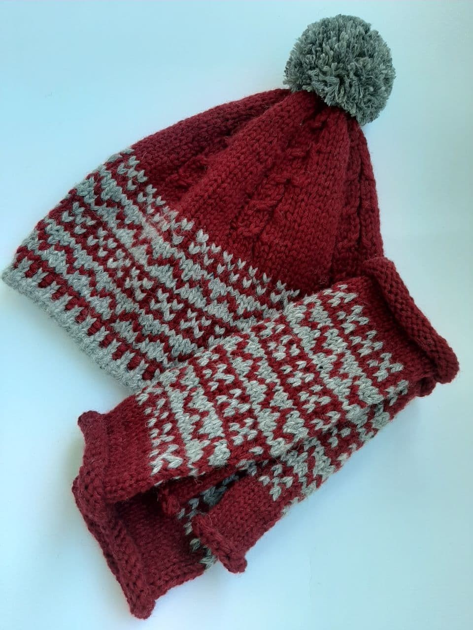 

Комплект молодежный шапочка и варежки Kristiе PureWool Красный SC1413HPК-NVM