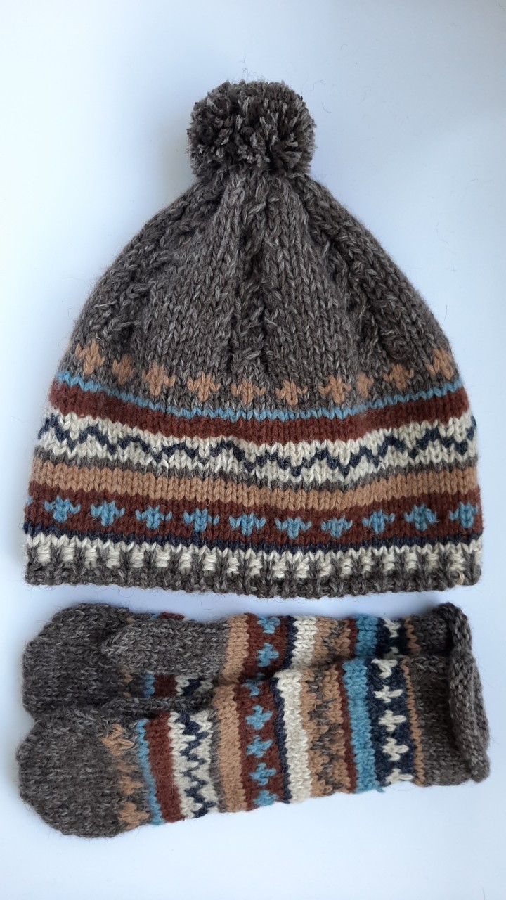 

Комплект молодежный шапочка и варежки Kristiе PureWool Коричневый SC1412HPК-NVM