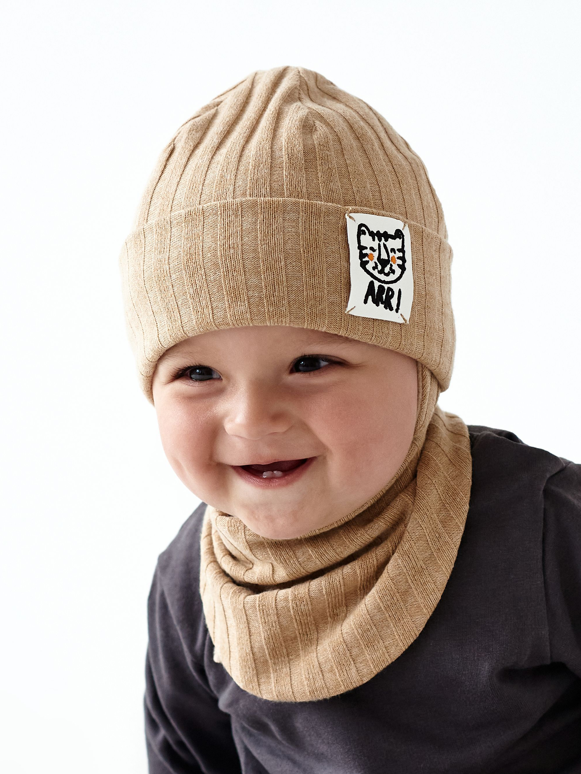 

Шапка и хомут Dembohouse Флойд 21.04.030 42 см Бежевый