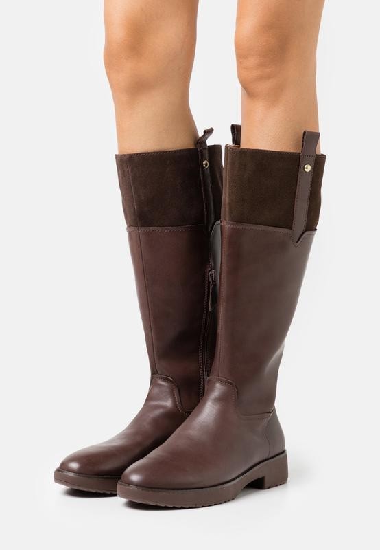 

Женские кожаные сапоги Fit Flop 42 коричневый