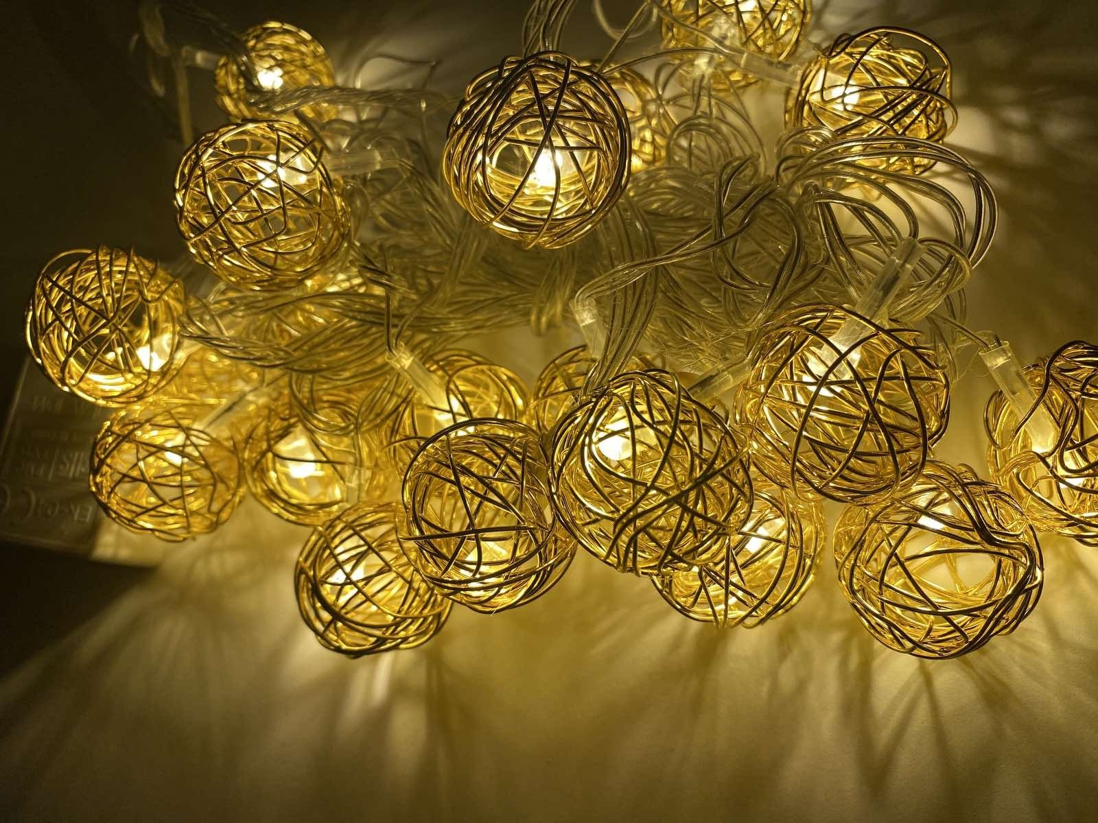

Гирлянда светодиодная "клубок ниток" Шар 20 LED золотистый металл
