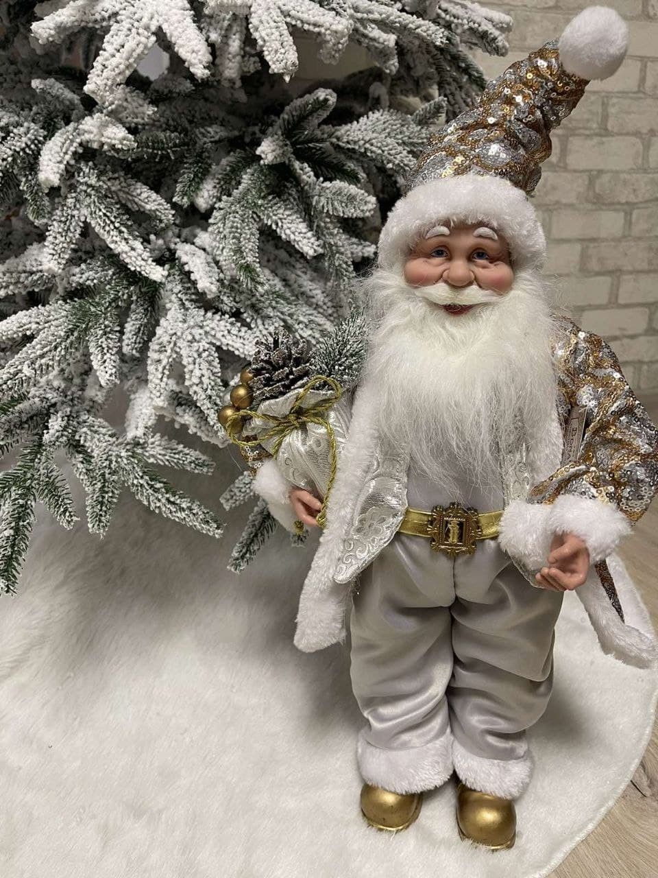 

Фигура Санта Клауса Christmas Santa 46 см Atitude золото с белымй (AtiSanta001)