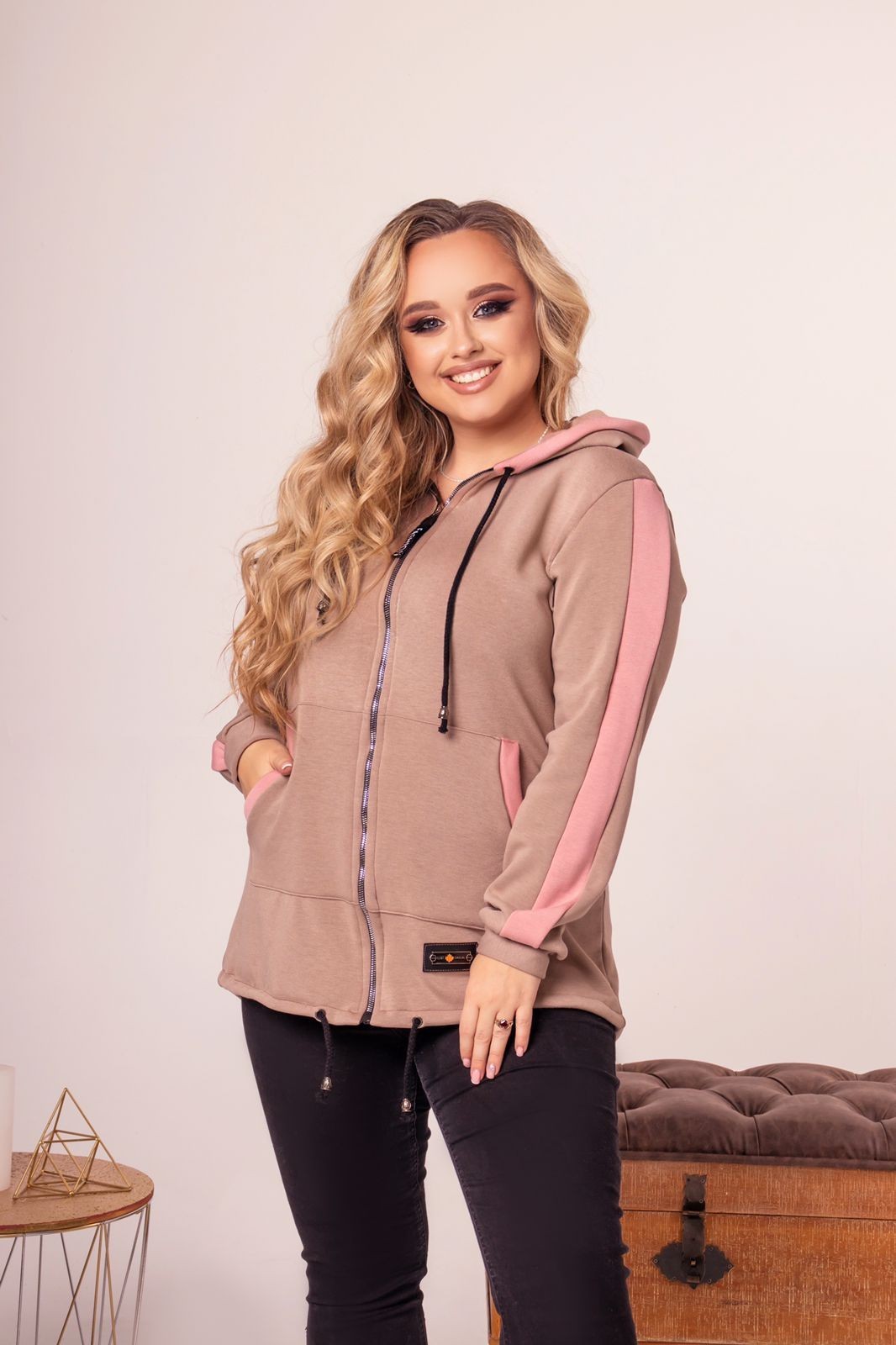 

Женская кофта-кардиган Lady Look с капюшоном 215 бежевый с пудрой 58