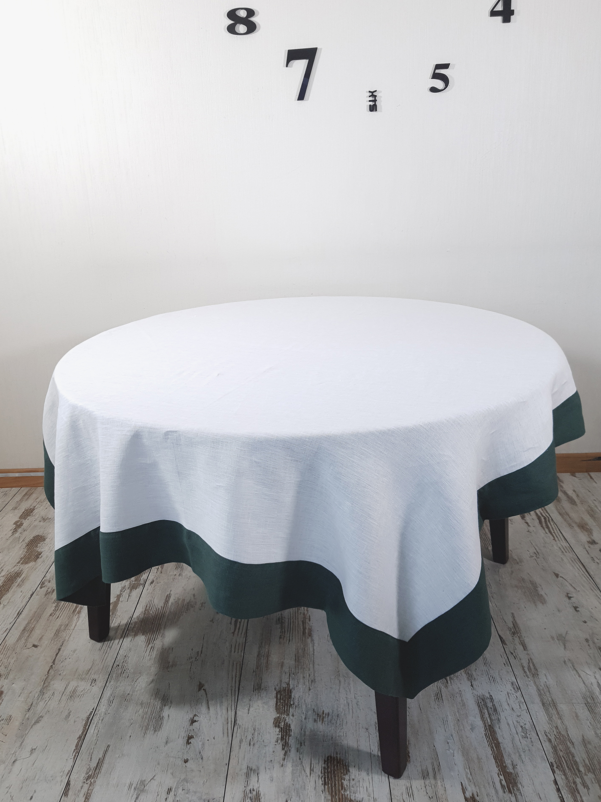 

Льняная скатерть молочная с зелёным 150 x 200 см - linen island