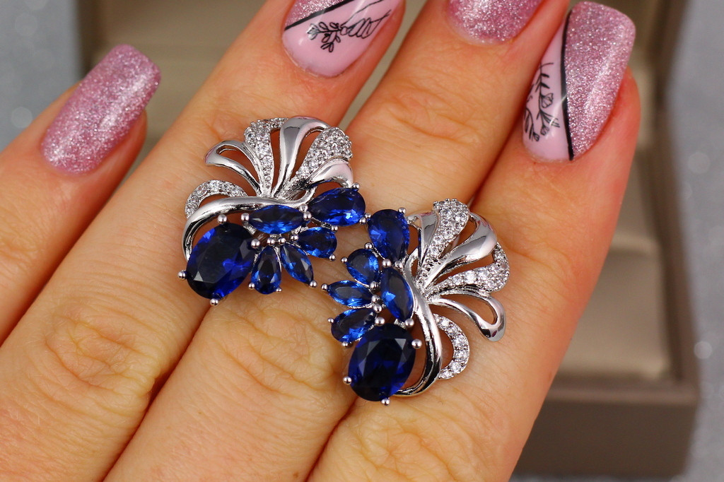 

Серьги Xuping Jewelry крупные с синими камнями 2,2 см серебристые
