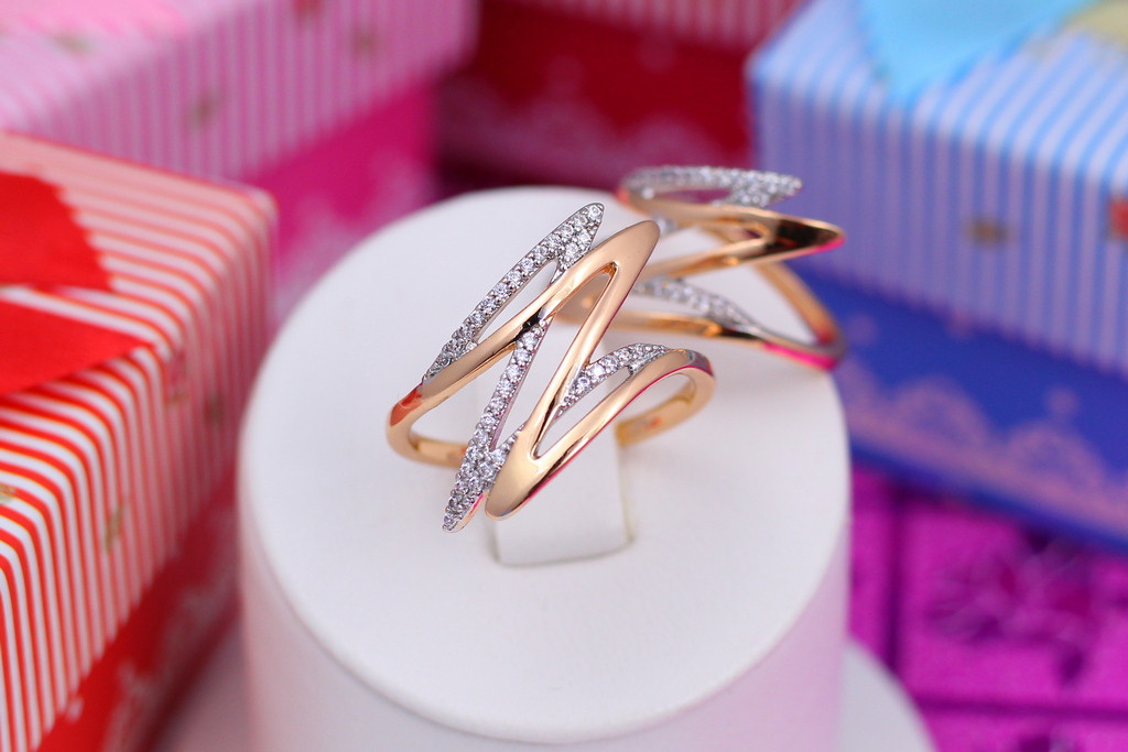 

Кольцо Xuping Jewelry с родием молния р 18 золотистое