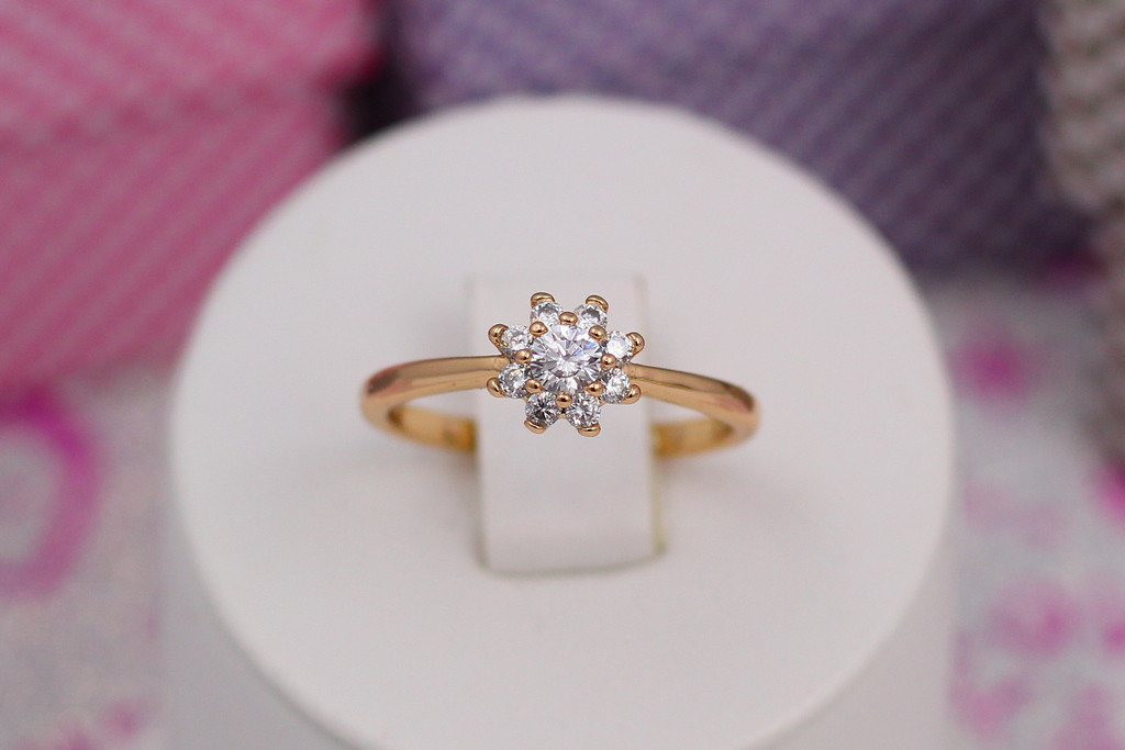 

Кольцо Xuping Jewelry хризантема р 19 золотистое