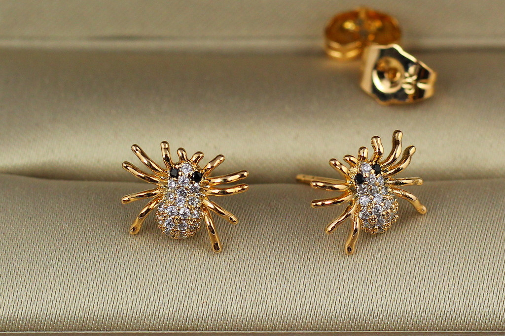 

Серьги гвоздики Xuping Jewelry паучки 1 см золотистые