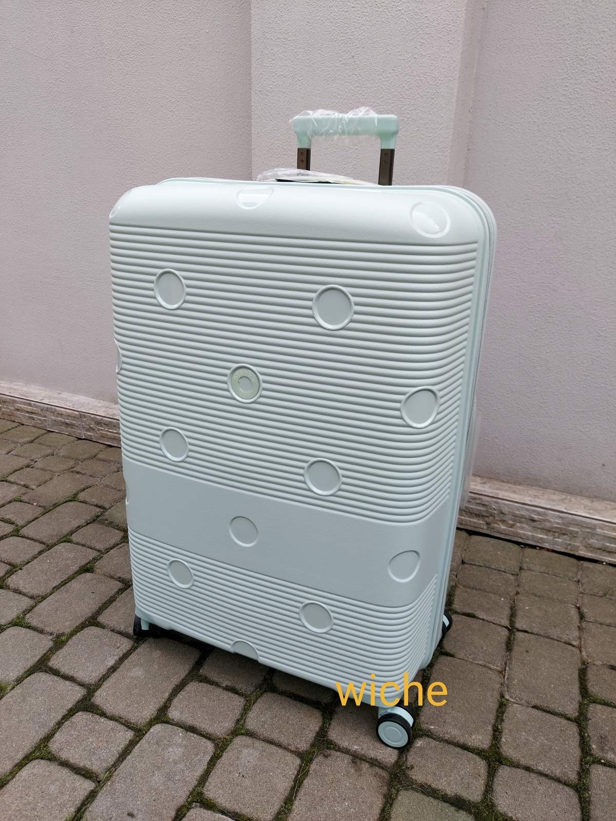 

Чемодан AIRTEX 246 М 24" поліпропілен світломентоловий