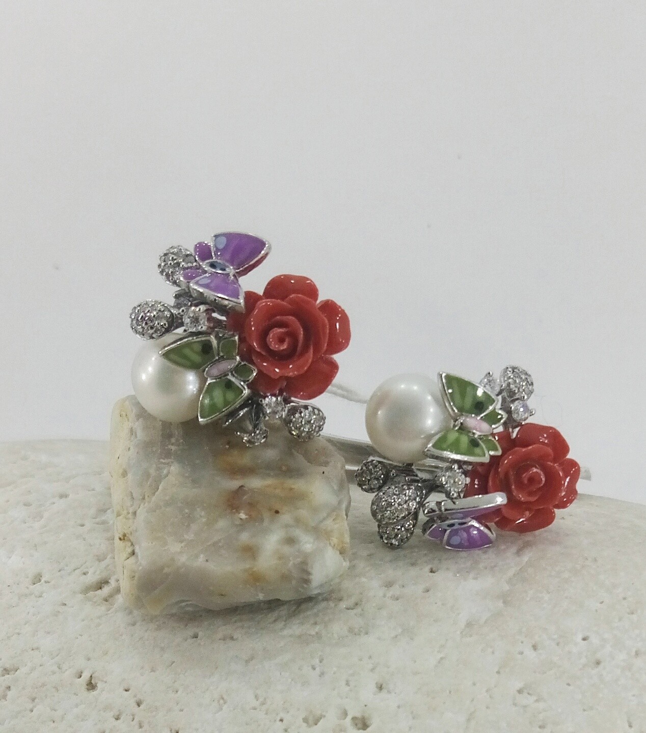 

Серьги из серебра с эмалью и куб. цирконами (107692/96)