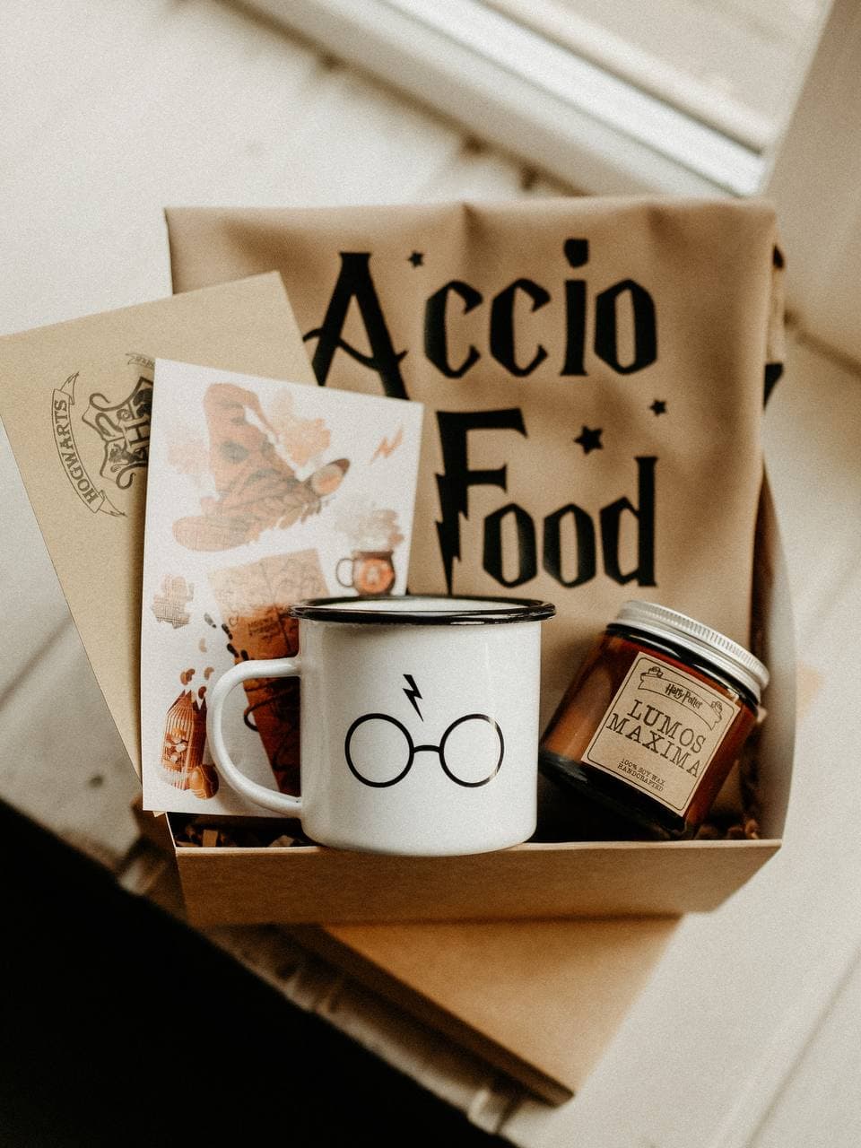 

Подарочный набор "Accio Food" Гарри Поттер: фартук, чашка, свечка, открытка, на Новый год, Рождество, Св. Николая, День Рождения, в подарочной коробке, бежевый