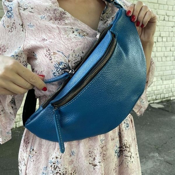 

Женская кожаная сумка-бананка Tarwa 36-620