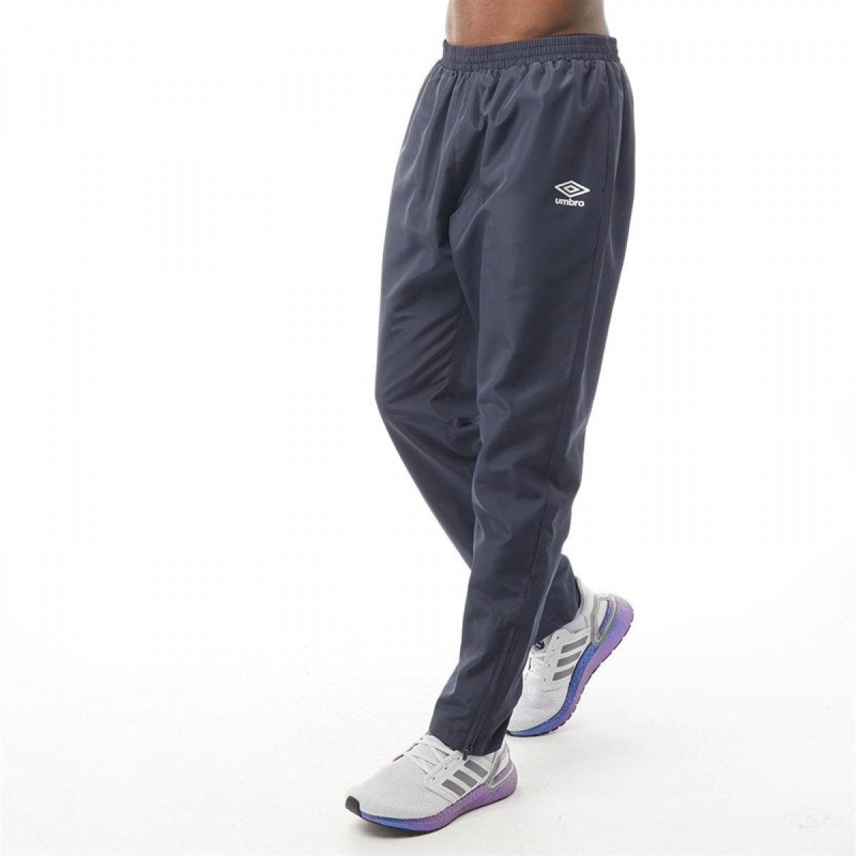 

Спортивные штаны Umbro Active Style Tapered Woven Indian Ink/White Blue,  (46, Спортивные штаны Umbro Active Style Tapered Woven Indian Ink/White Blue, M (46)