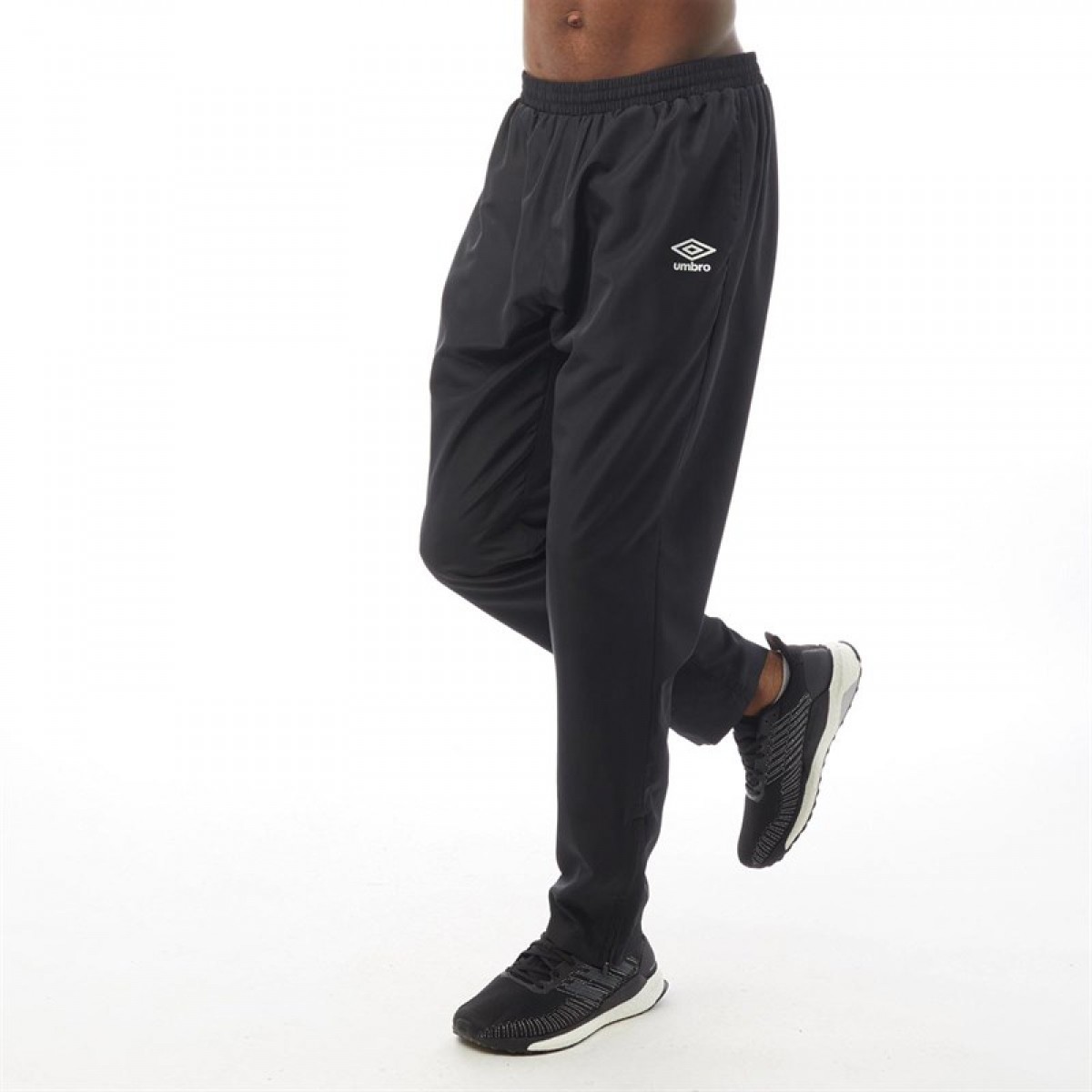

Спортивные штаны Umbro Active Style Tapered Woven Black/White Black,  (46, Спортивные штаны Umbro Active Style Tapered Woven Black/White Black, M (46)