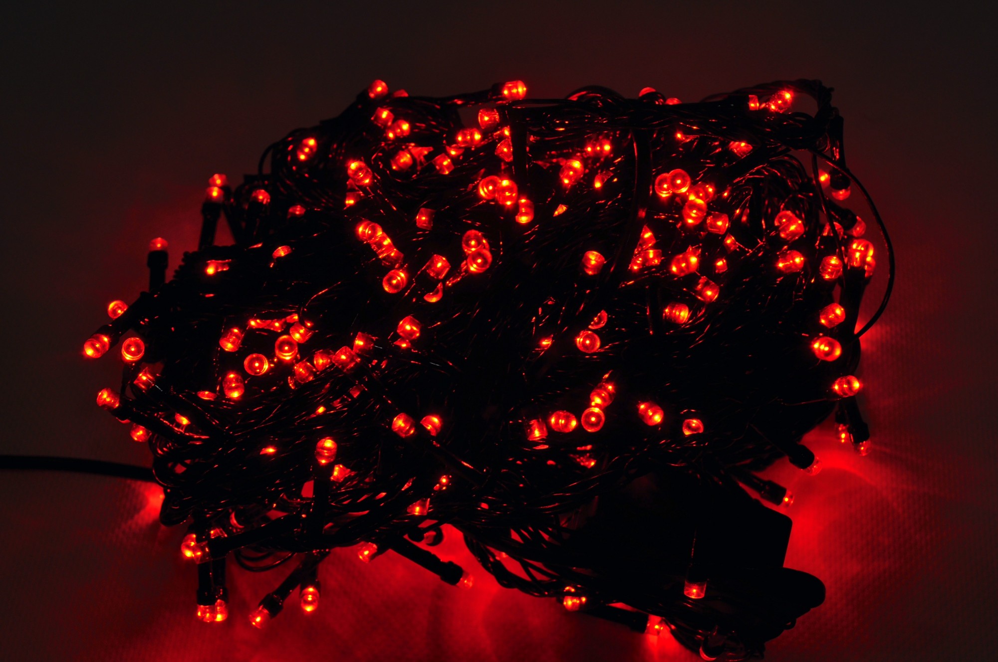 

Гирлянда 500 LED красный 20 м черный провод