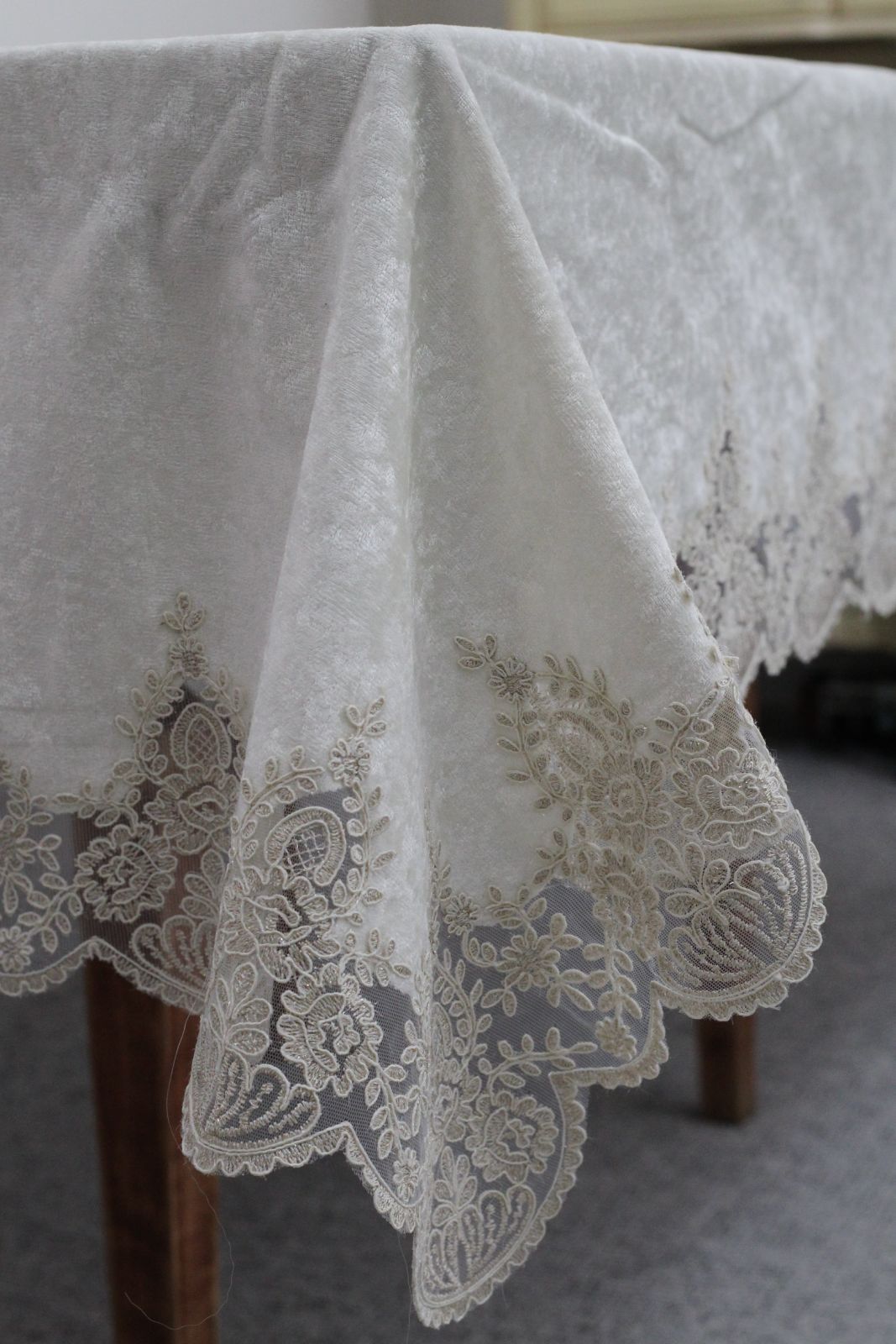 

Скатерть MAGIK COLLECTION Молочный 160_260_FRANCC1