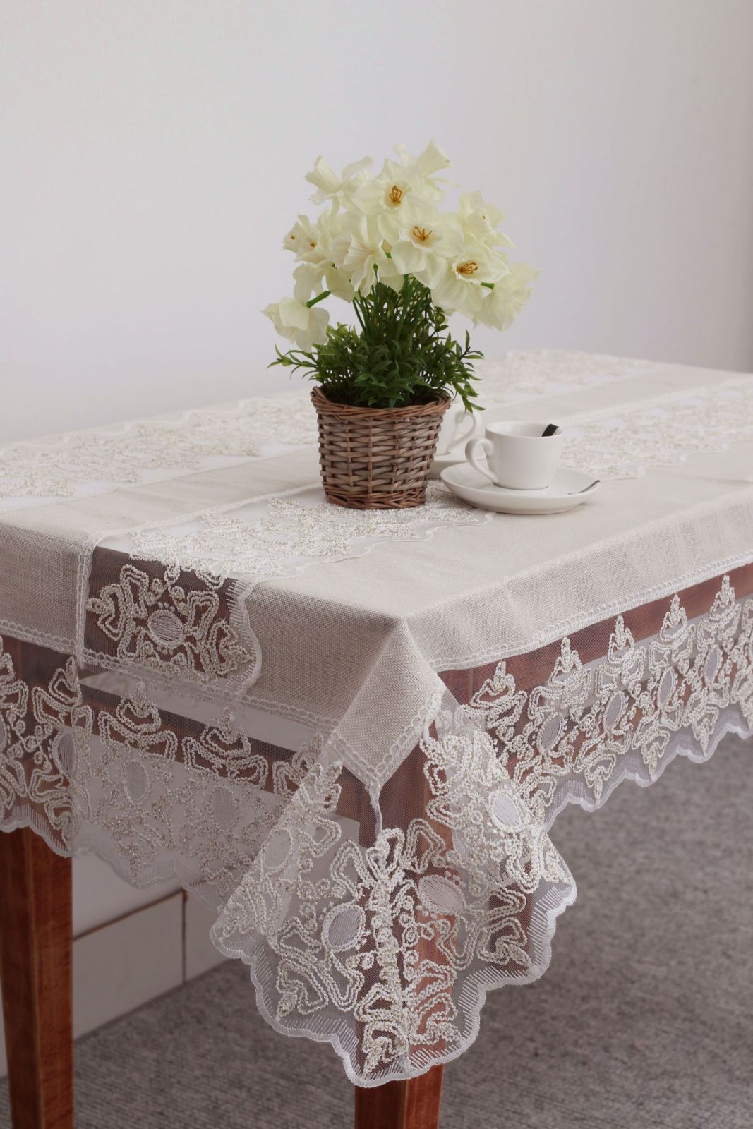 

Скатерть MAGIK COLLECTION Молочный 160_220_20CHARMENT1