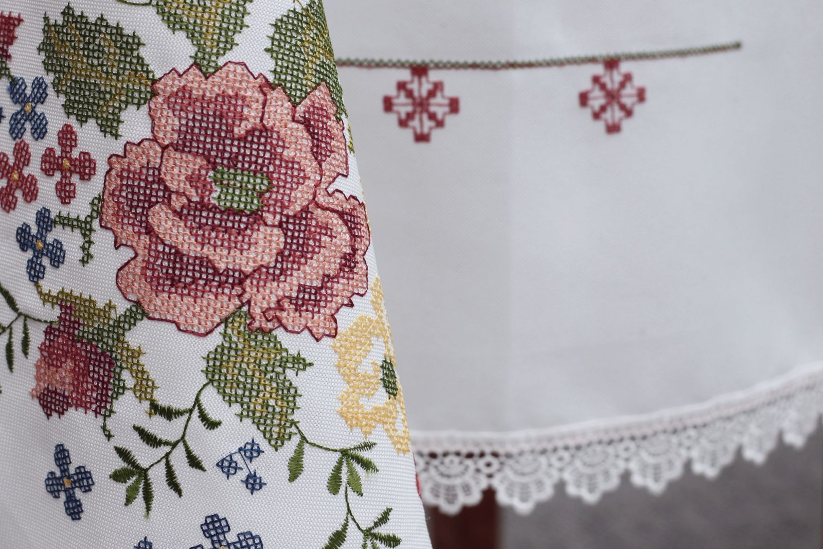 

Скатерть Blumarine 155*215/Белый 150_215_3477