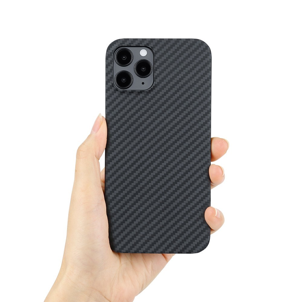 

Карбоновый чехол для iPhone 12 Pro